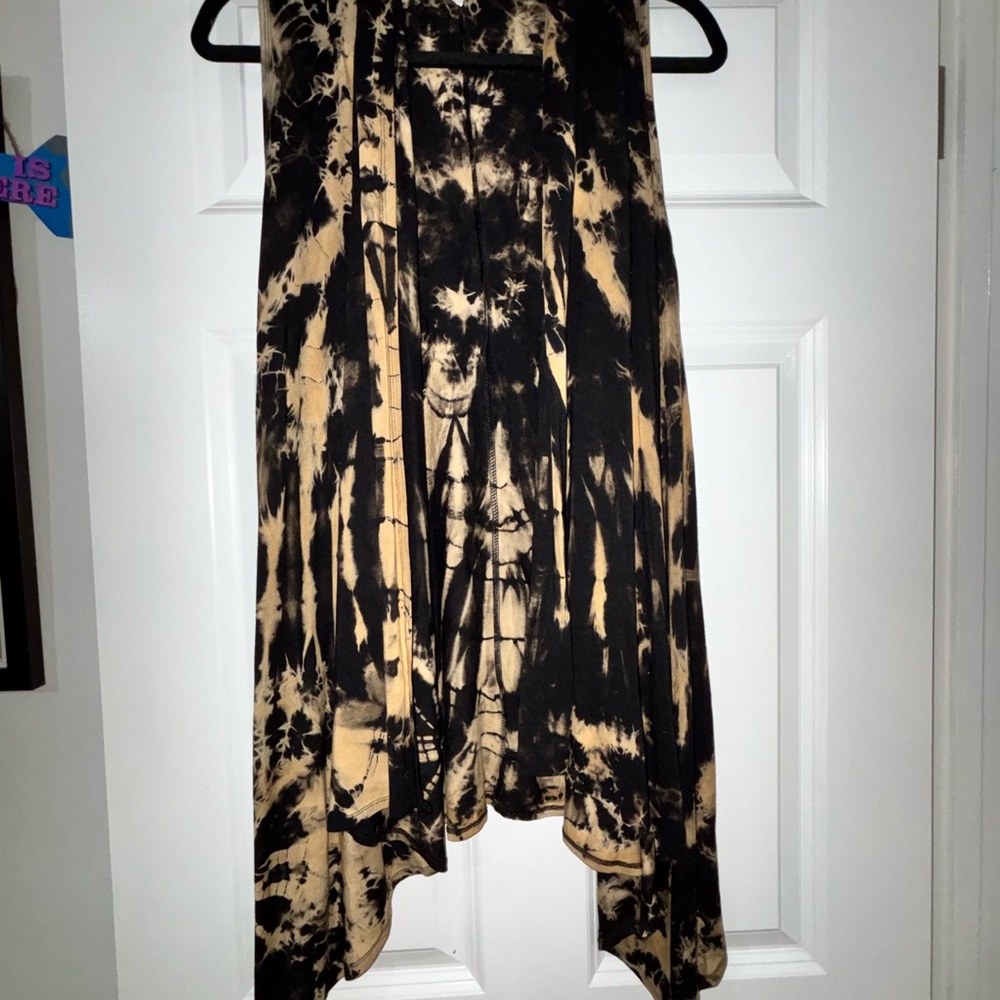 Stylish Black and Tan Women’s shawl